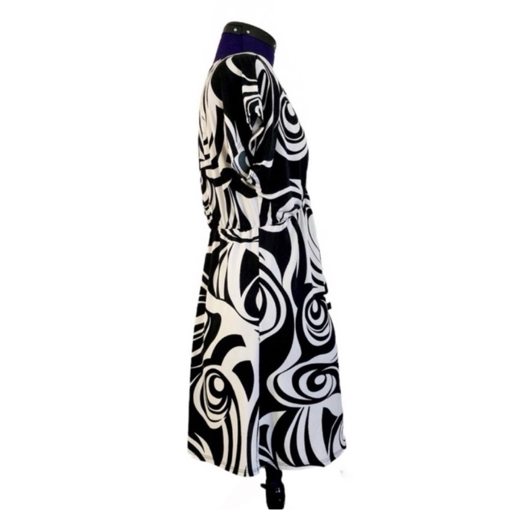 Y2K Black White Abstract Swirl V-Neck Empire Waist Short Sleeve Mini Dress - Picture 4 of 11